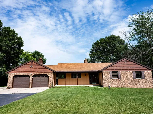 N5640 Fairway Dr, New London, WI 54961