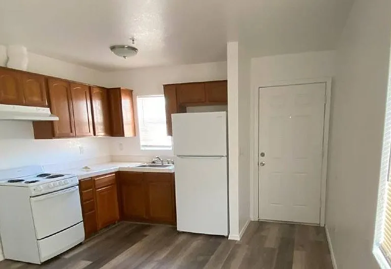 1559 Courtney Place — Photo 18