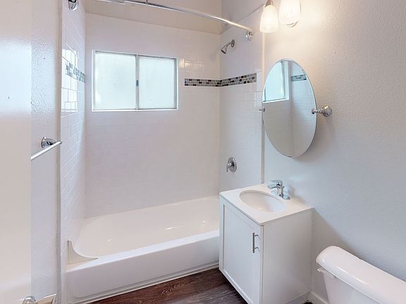 3rd image of 1641-1645 N Alexandria Ave #221