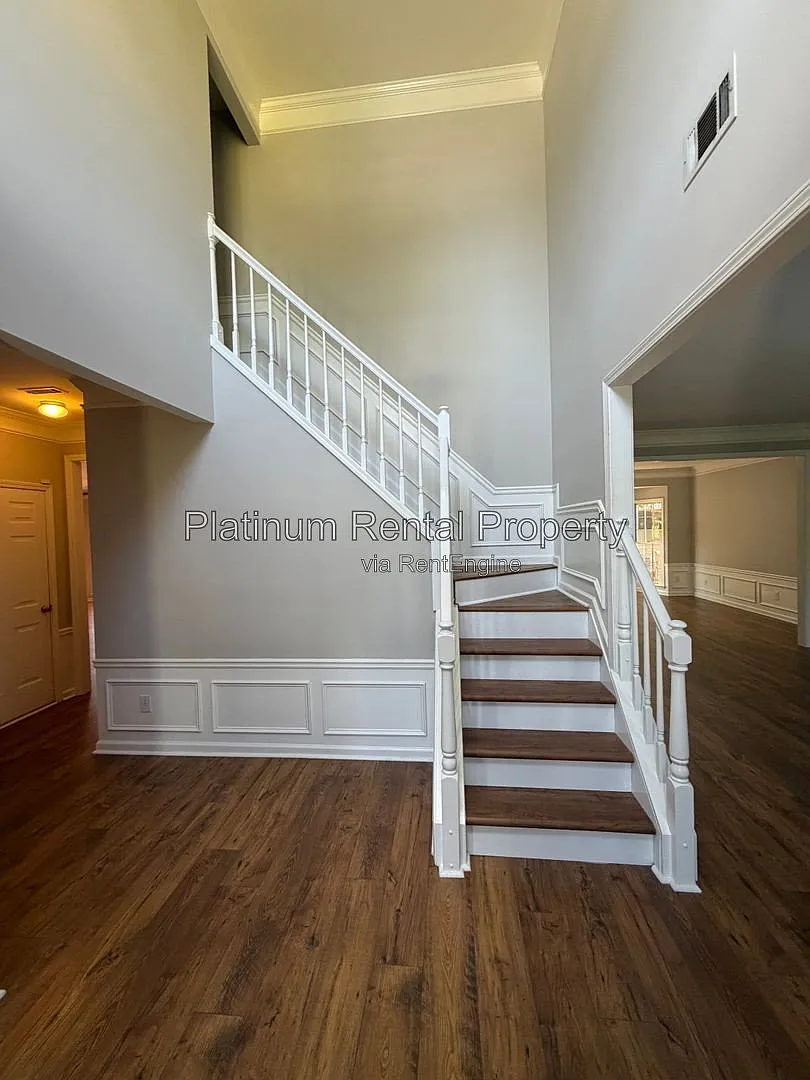 4 bed, 2.5 bath, 2234 sqft, $3,000 — Photo 3