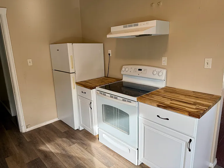 1304 Dudley Ave — Photo 4