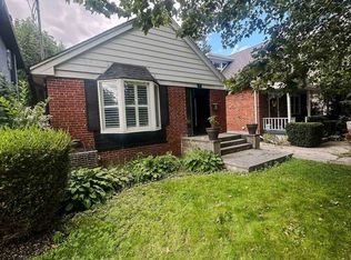 2 Crystal Cres, Toronto, ON M8W 2Z7