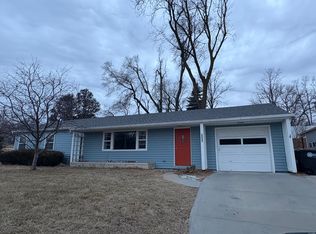 8406 Broadmoor Dr, Omaha, NE 68114