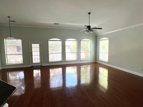 3rd image of 10000 Loxley Ln