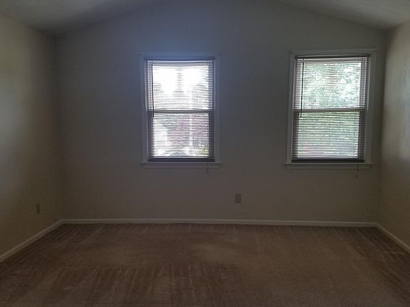 4th image of 45 Wayland Dr