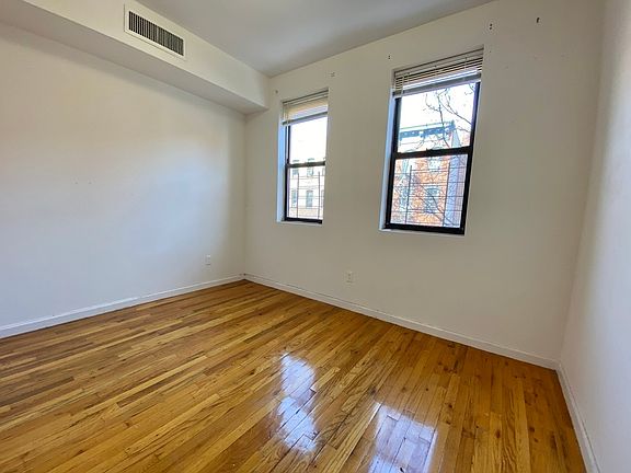 5th image of 208 Meserole St APT 3