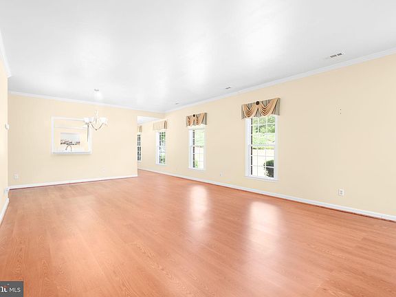 4th image of 11212 Silversmith Ln