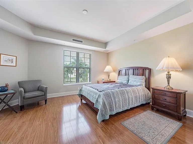 5068 Annunciation Cir #4210 — Photo 13
