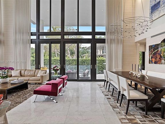 4th image of 610 Harbor Cir