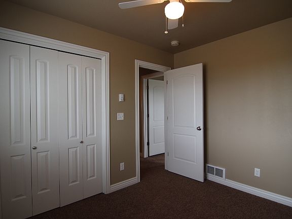 5th image of 3076 Janessa Ln