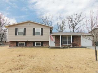 8 Flagstone Ln, Saint Peters, MO 63376