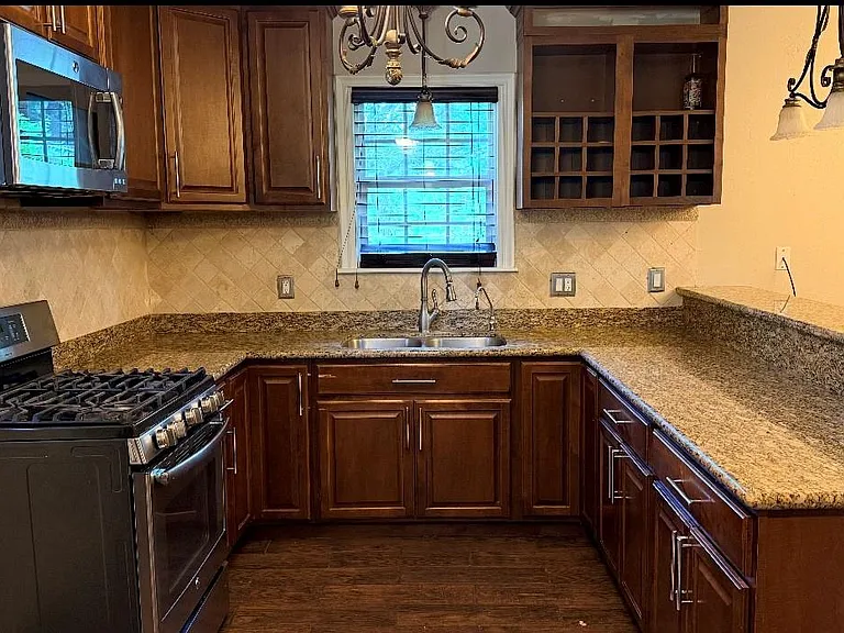 340 Westwood Ln — Photo 4