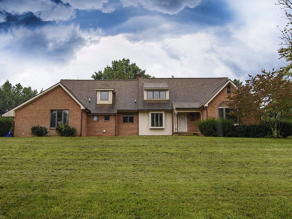1st image of 301 Royal Ln