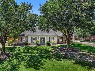 415 River Oaks Dr, Covington, LA 70433