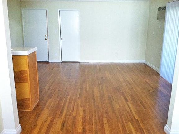 3rd image of 1738 Purdue Ave APT 02