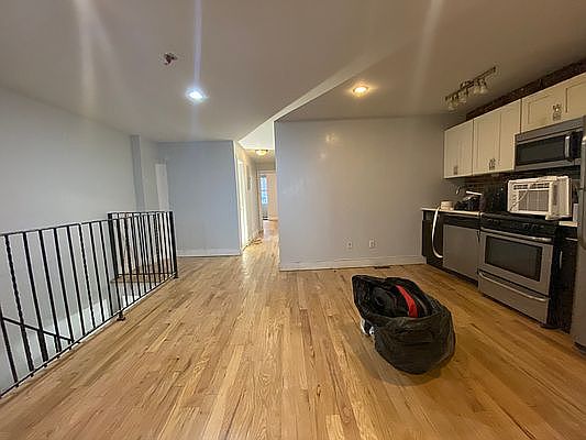 2nd image of 347 Vernon Ave APT 3