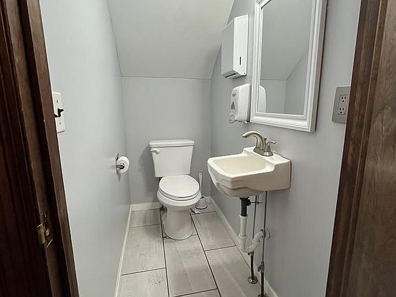 4th image of 610-612 Charlotte St