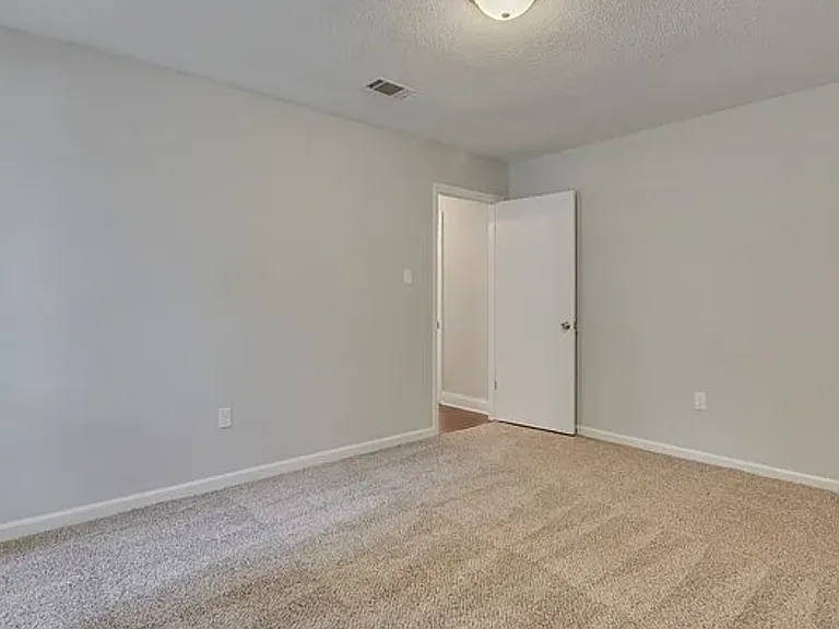 223 Ronstadt Dr — Photo 7