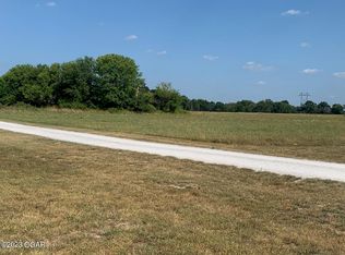 Maxwell Ln, Neosho, MO 64850