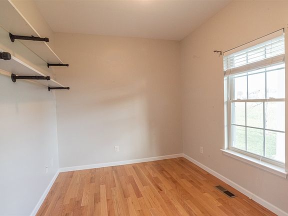 4th image of 8357 Overbrook Dr