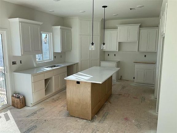 3rd image of 4709 NE 85th Ter