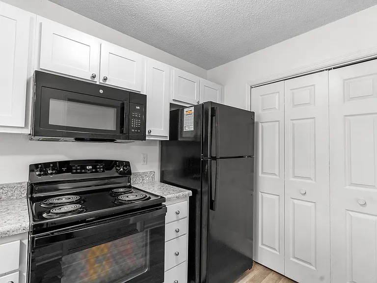 Skyside Landing Apartments — Photo 47