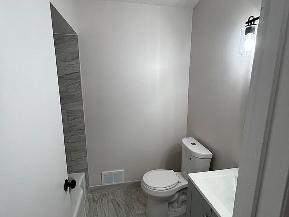 5th image of 15131 Northfield Blvd