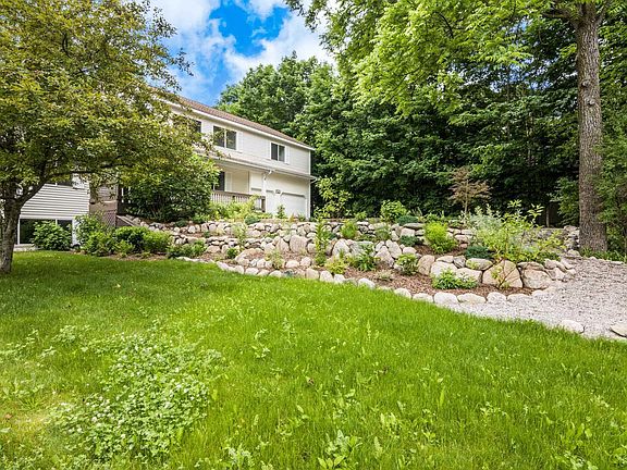 2nd image of 965 Shamrock Ln
