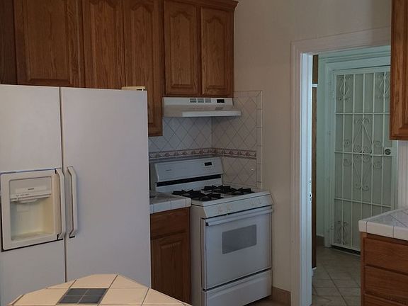 5th image of 254 S Rexford Dr