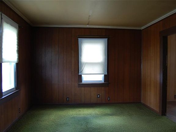 3rd image of 1131 Park Ave