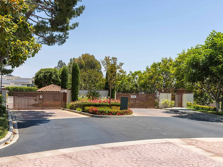 6268 Riviera Cir — Photo 30