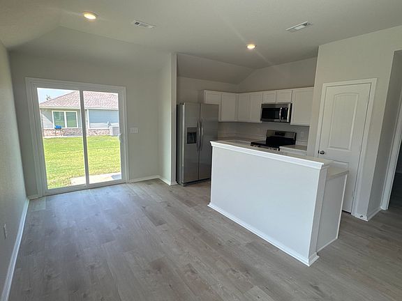 4th image of 10309 Marilyn Dr N