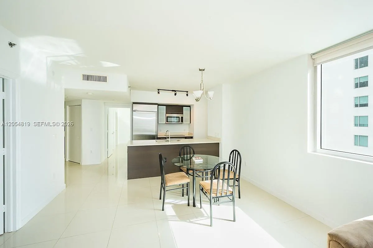 500 Brickell — Photo 3