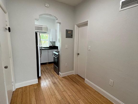 4th image of 501 NE 76th St Unit 14-7610-14
