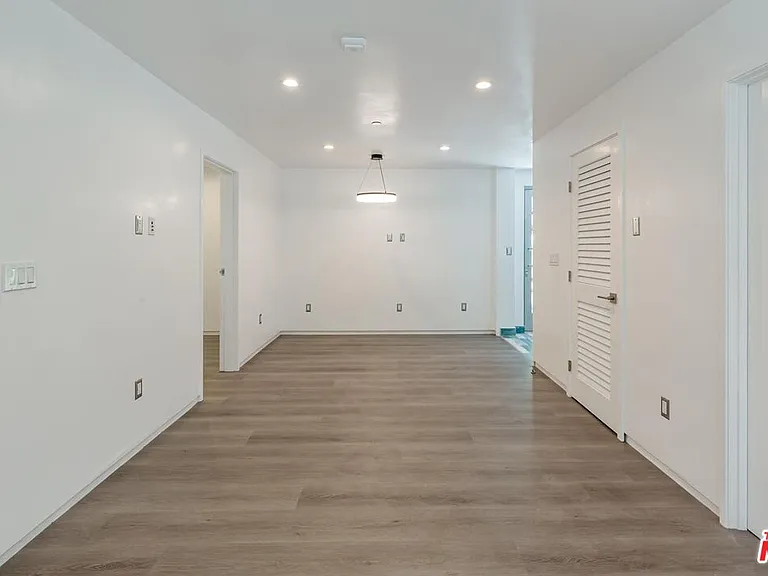 613 6th Ave — Photo 18