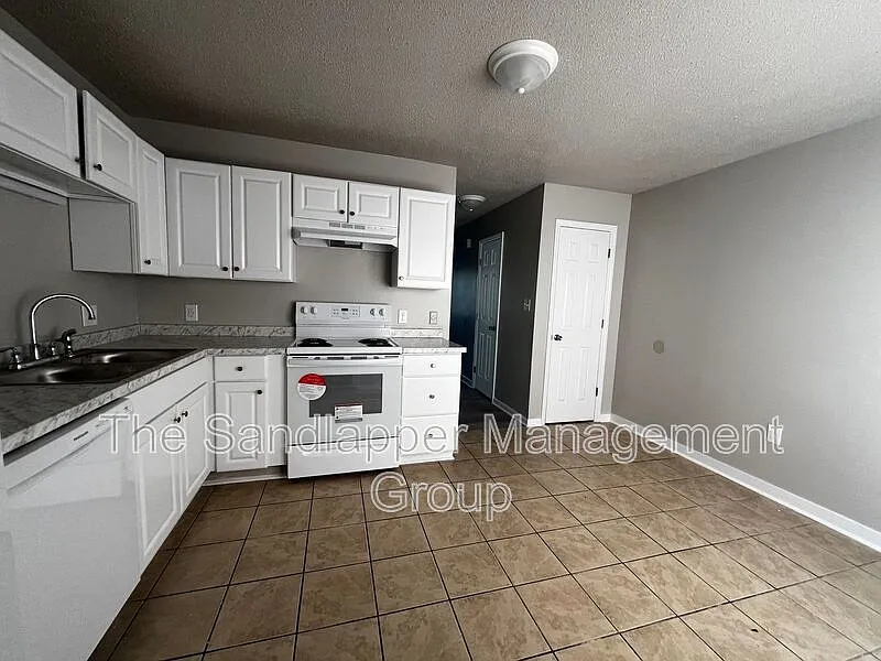 2 bed, 1.5 bath, 1000 sqft, $1,900 — Photo 4