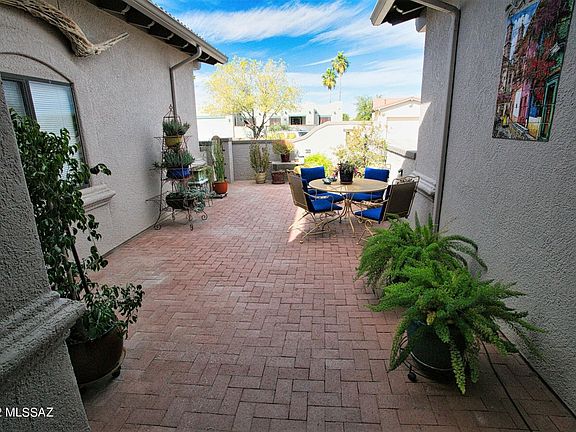 3rd image of 717 W Union Bell Dr