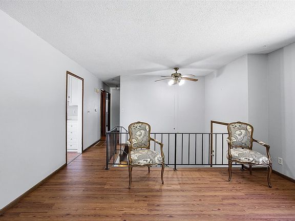 5th image of 32 Amber Ln