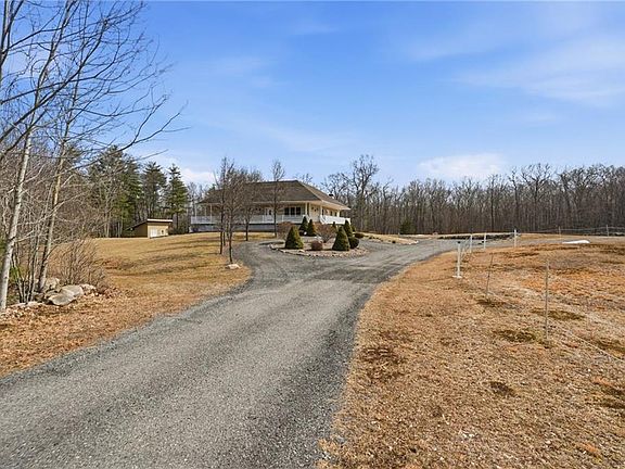 3rd image of 320 Franklin Rd