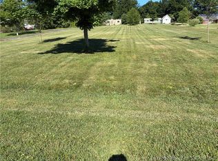 591 S Robbs Lane, Pekin, IN 47165