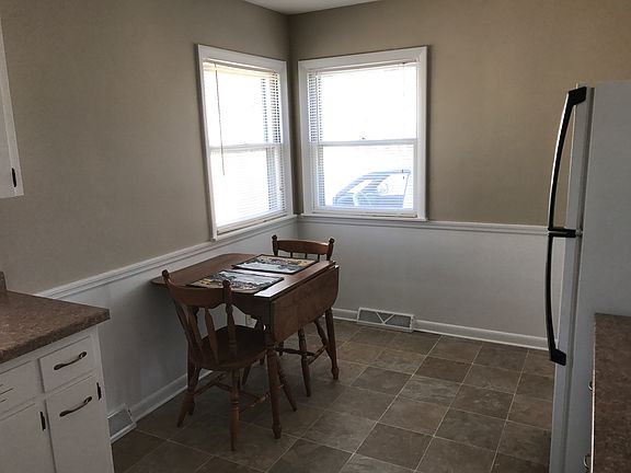 Eat-in kitchen