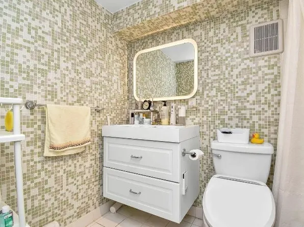 212 9th Street image 8 of 14