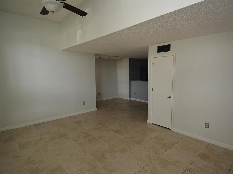 1385 Crystal Way #C — Photo 4