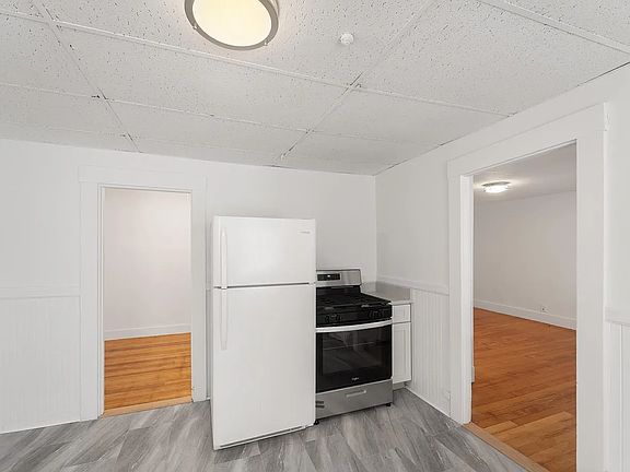 3rd image of 31 Whitehall Rd #1