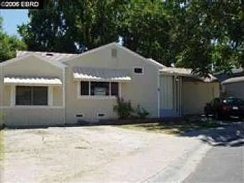 81 Woodview Rd photo 1