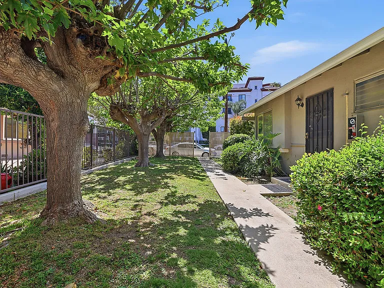 14153 Moorpark St — Photo 22