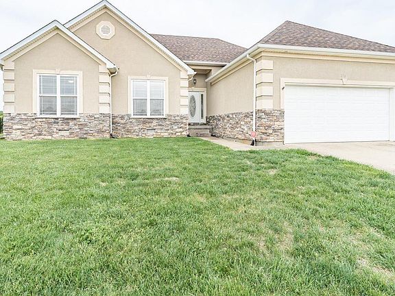 4th image of 216 S Rushmore Dr
