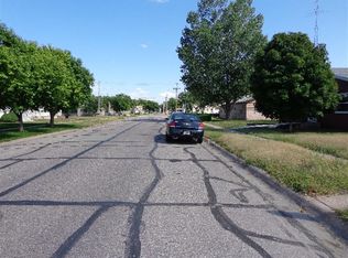 213 W 12th St, Cozad, NE 69130
