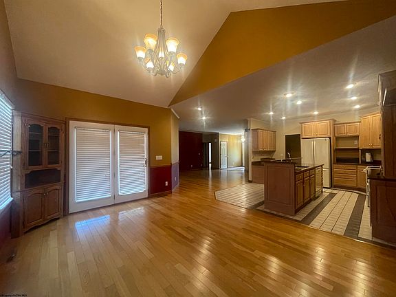 2nd image of 10 Jarrett Dr