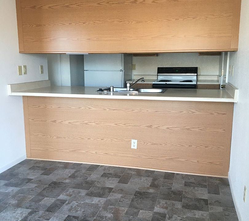 2nd image of 4738 Oak St #2
